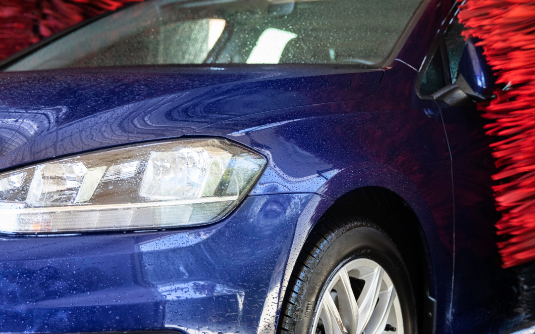 Como limpiar tu coche por fuera: ¿túnel de lavado o a mano?